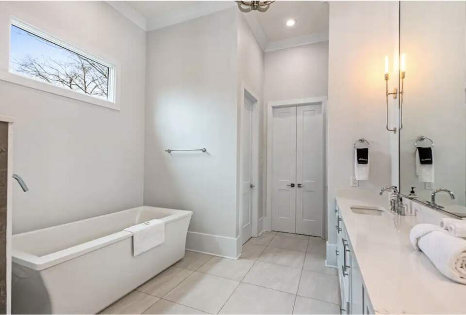 Modern Retreat with Great Views - Baton Rouge, Louisiana