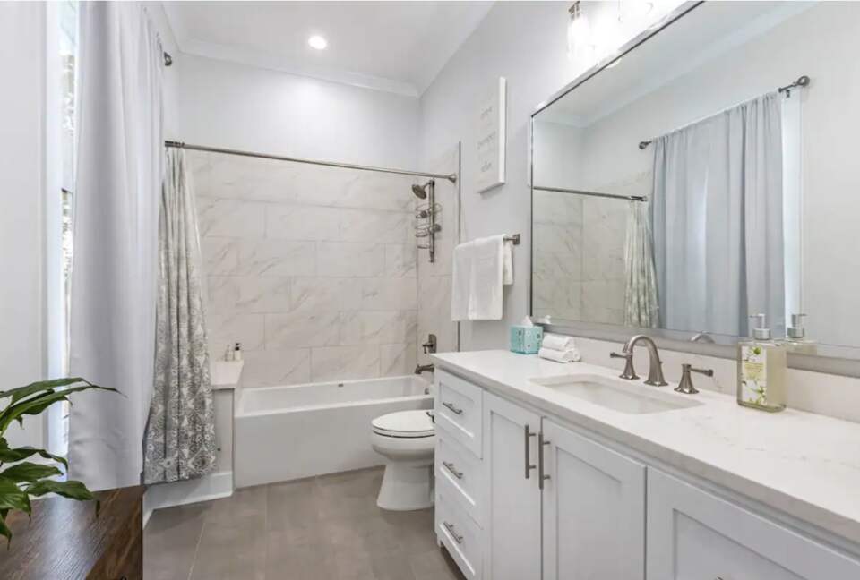 Modern Retreat with Great Views - Baton Rouge, Louisiana