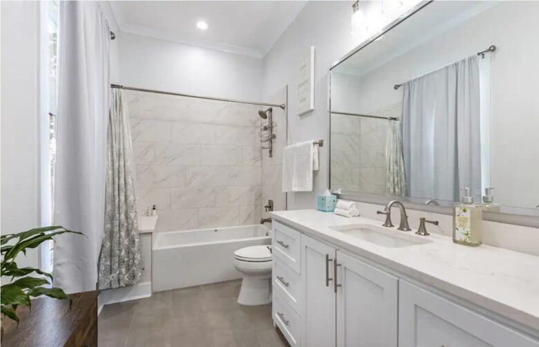 Modern Retreat with Great Views - Baton Rouge, Louisiana