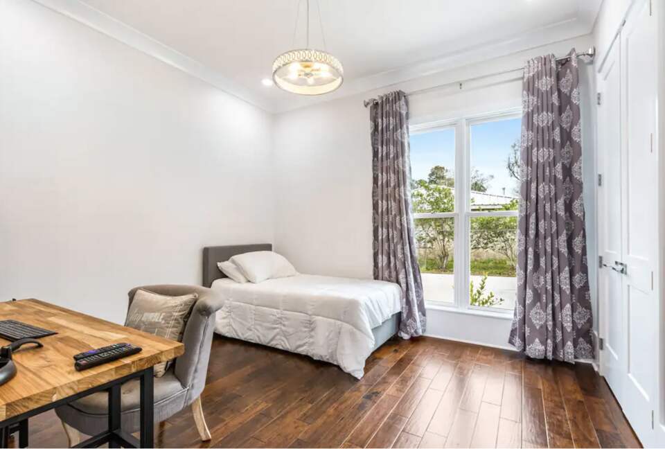 Modern Retreat with Great Views - Baton Rouge, Louisiana