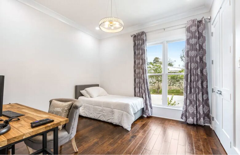 Modern Retreat with Great Views - Baton Rouge, Louisiana