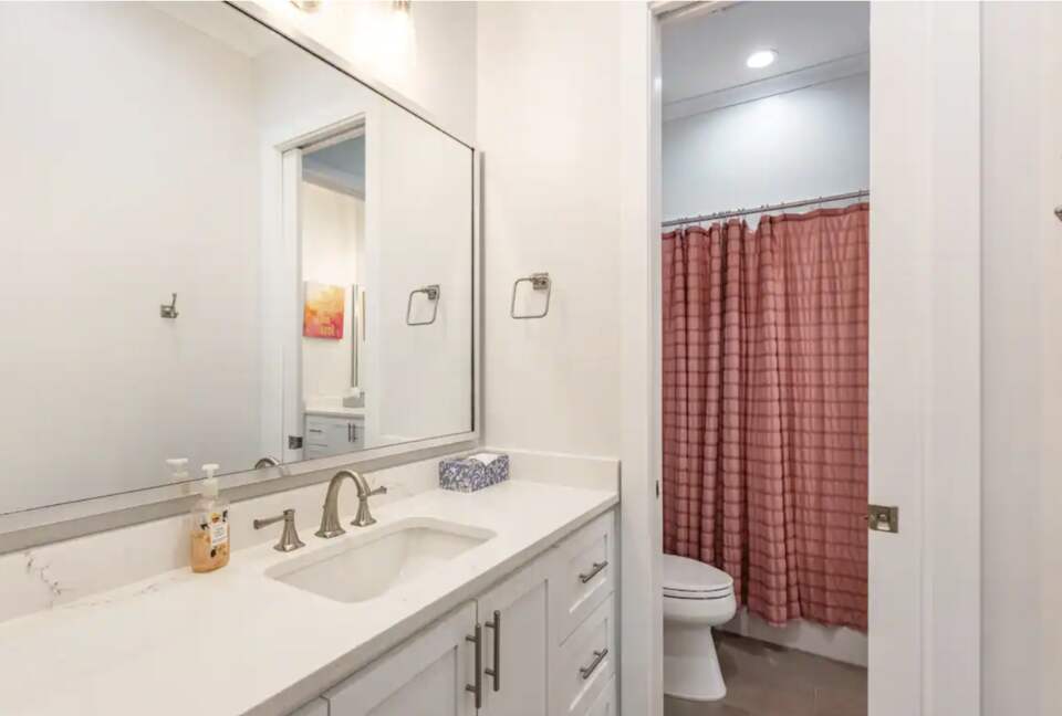 Modern Retreat with Great Views - Baton Rouge, Louisiana