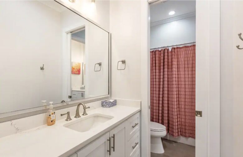 Modern Retreat with Great Views - Baton Rouge, Louisiana