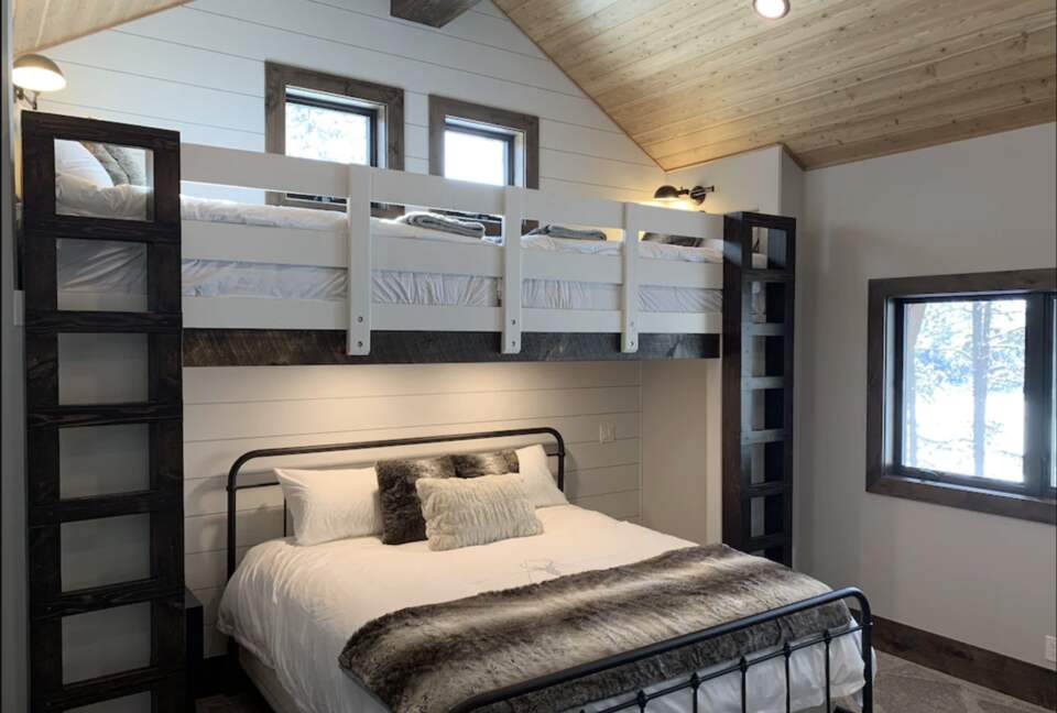 Bill's Island Waterfront Cabin - Island Park, Idaho