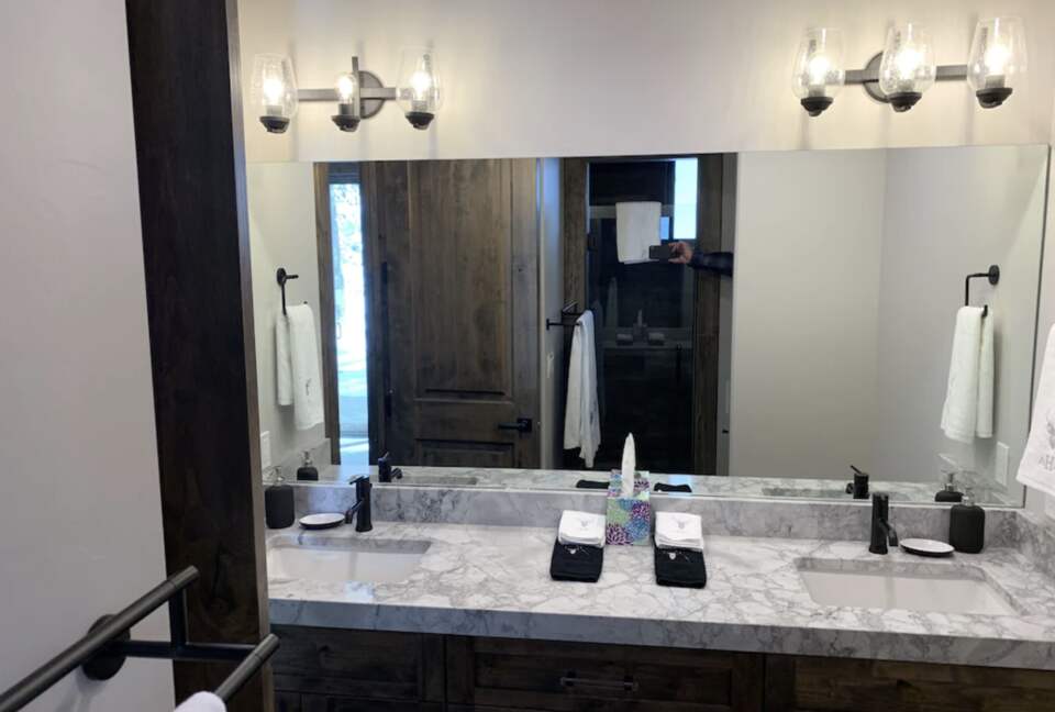 Bill's Island Waterfront Cabin - Island Park, Idaho