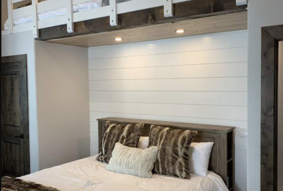 Bill's Island Waterfront Cabin - Island Park, Idaho