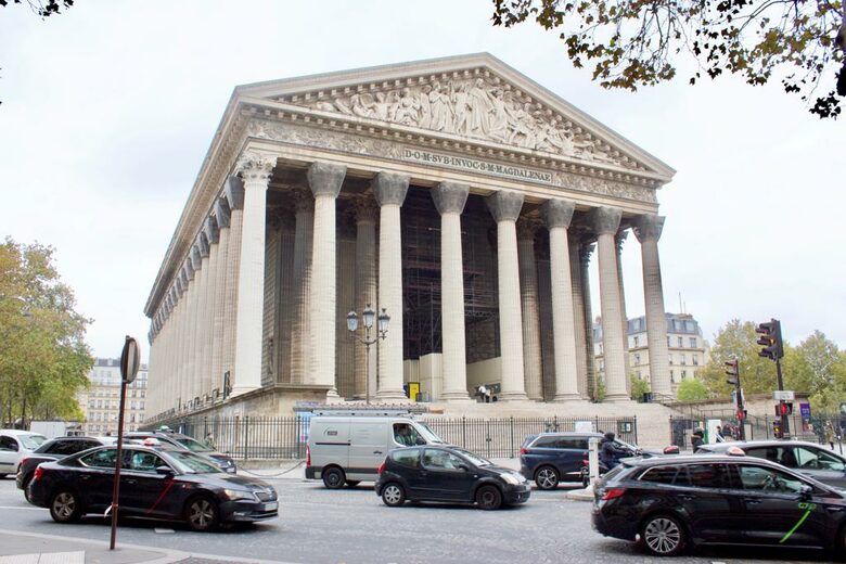 Paris Rooftop Apartment in La Madeleine - Paris, France
