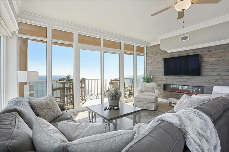 Spacious beach condo with Gorgeous Views - Orange Beach, Alabama