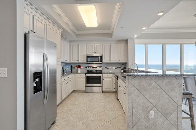 Spacious beach condo with Gorgeous Views - Orange Beach, Alabama