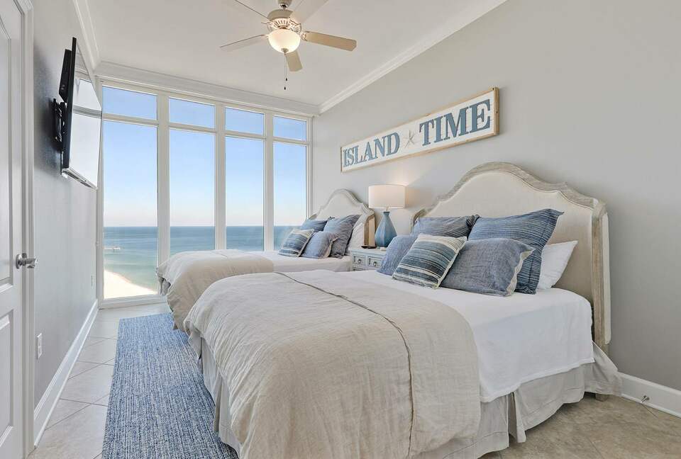 Spacious beach condo with Gorgeous Views - Orange Beach, Alabama