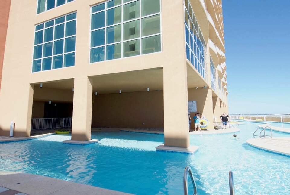 Spacious beach condo with Gorgeous Views - Orange Beach, Alabama