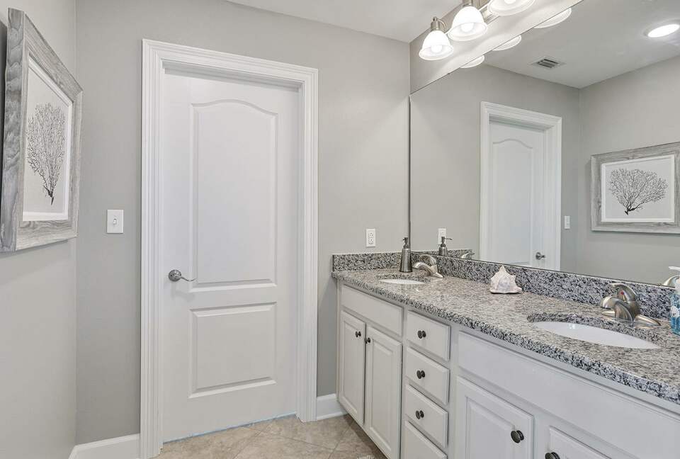 Spacious beach condo with Gorgeous Views - Orange Beach, Alabama