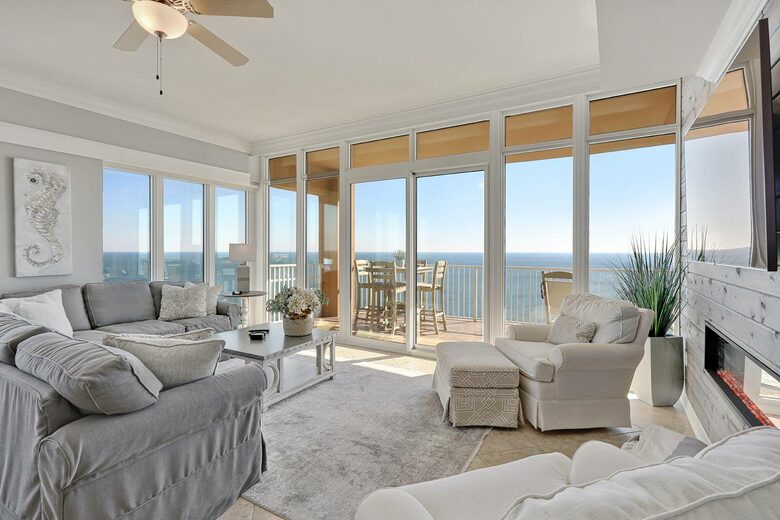 Spacious beach condo with Gorgeous Views - Orange Beach, Alabama