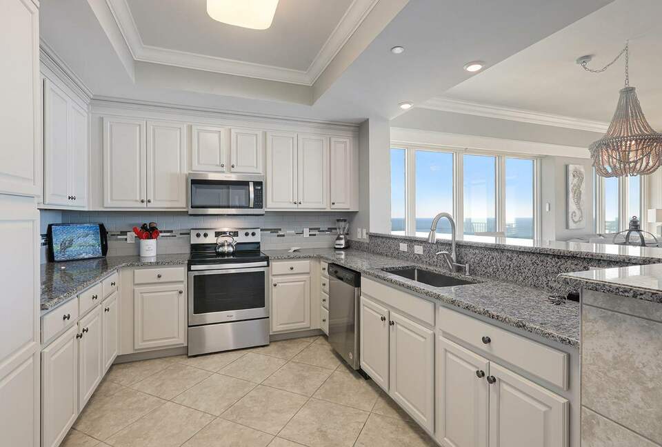 Spacious beach condo with Gorgeous Views - Orange Beach, Alabama