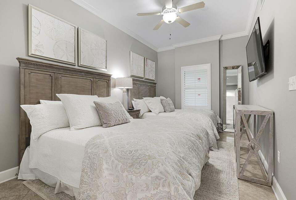 Spacious beach condo with Gorgeous Views - Orange Beach, Alabama