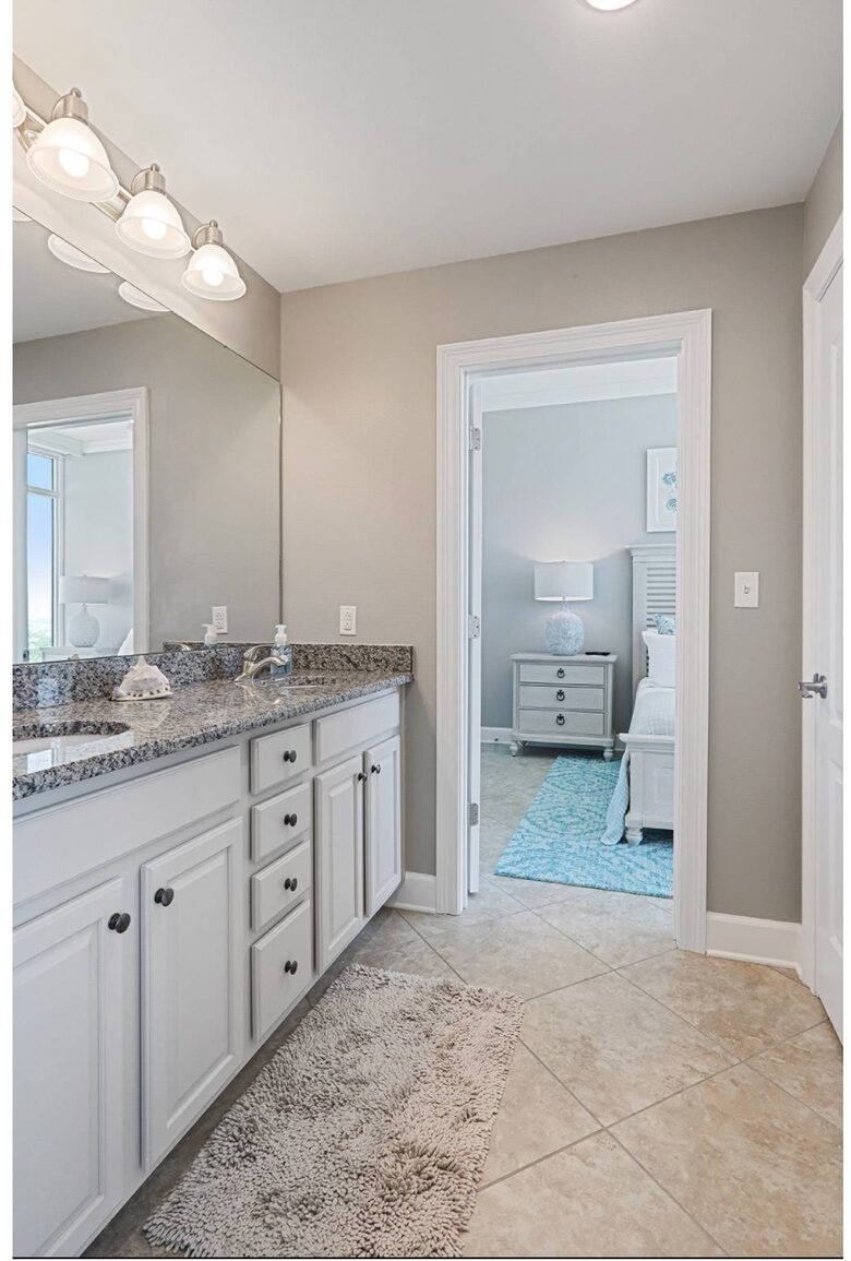 Spacious beach condo with Gorgeous Views - Orange Beach, Alabama