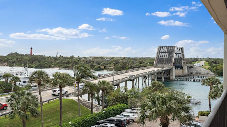 Jupiter Island Beach Escape - Jupiter Island, Florida