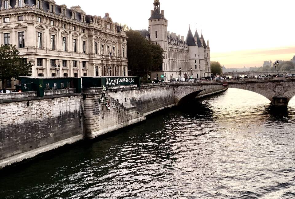 Saint Louis Island Luxe - Paris, France