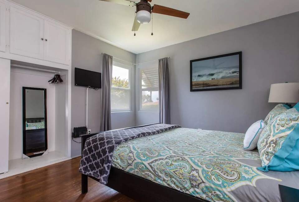 San Diego Beachside Bungalow - Oceanside, California