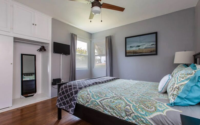 San Diego Beachside Bungalow - Oceanside, California