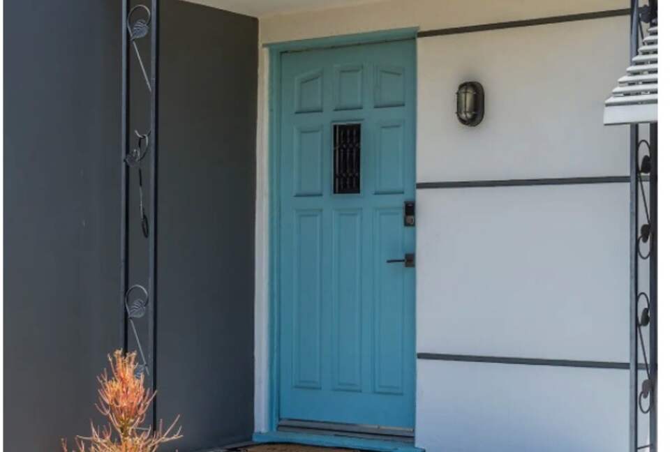 San Diego Beachside Bungalow - Oceanside, California