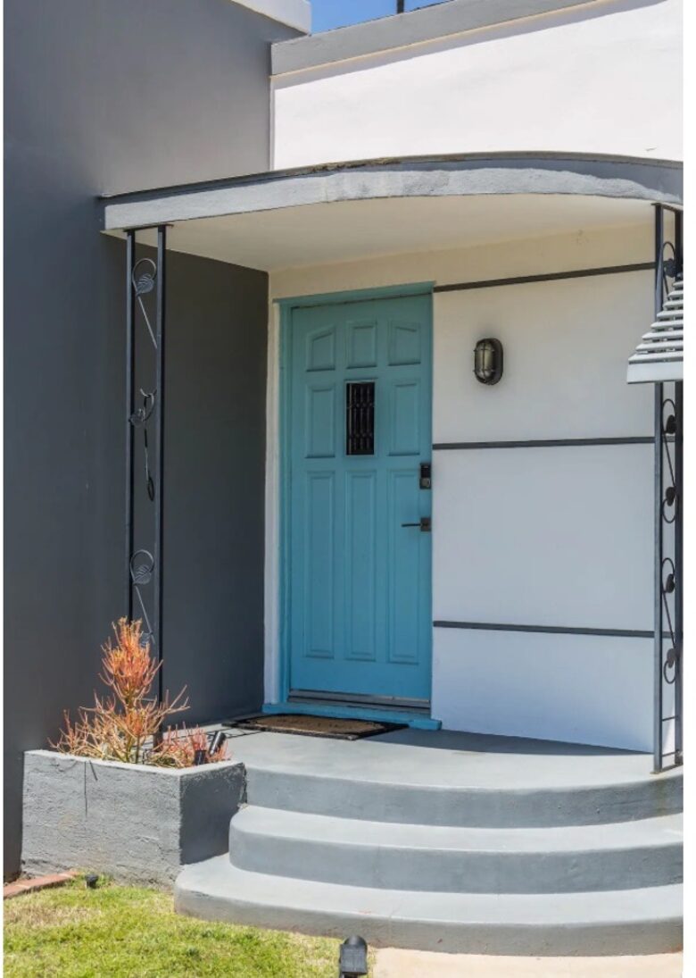 San Diego Beachside Bungalow - Oceanside, California