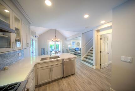 Aqua La Vista with Guest House and Pool! - Key West, Florida