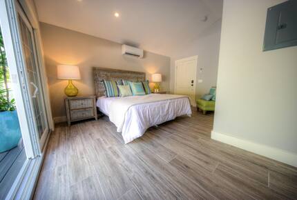 Aqua La Vista with Guest House and Pool! - Key West, Florida