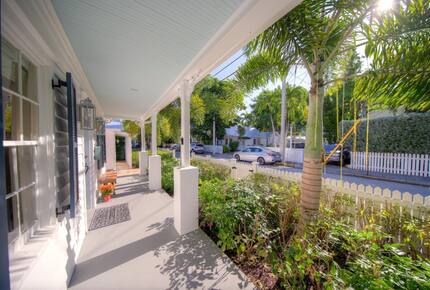 Aqua La Vista with Guest House and Pool! - Key West, Florida