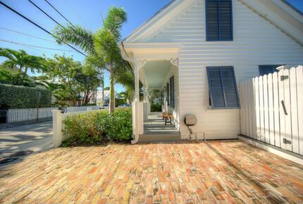 Aqua La Vista with Guest House and Pool! - Key West, Florida