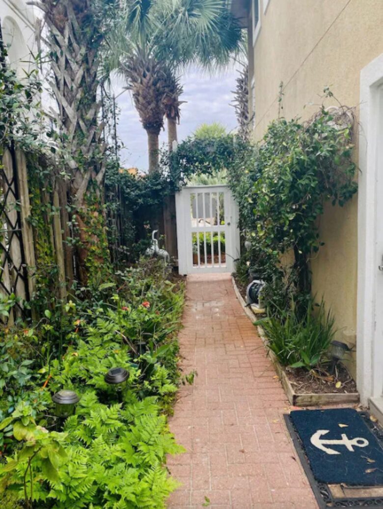 Anchor Cliff on Seacrest Beach - Between Alys & Rosemary - 30A - Seacrest Beach, Florida