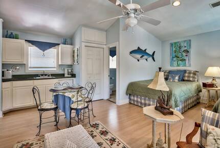 Anchor Cliff on Seacrest Beach - Between Alys & Rosemary - 30A - Seacrest Beach, Florida