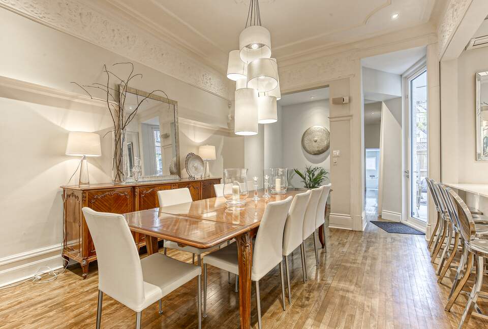 Luxurious Montreal Flat Facing Lafontaine Park - Montreal, Canada