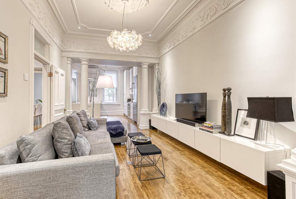 Luxurious Montreal Flat Facing Lafontaine Park - Montreal, Canada