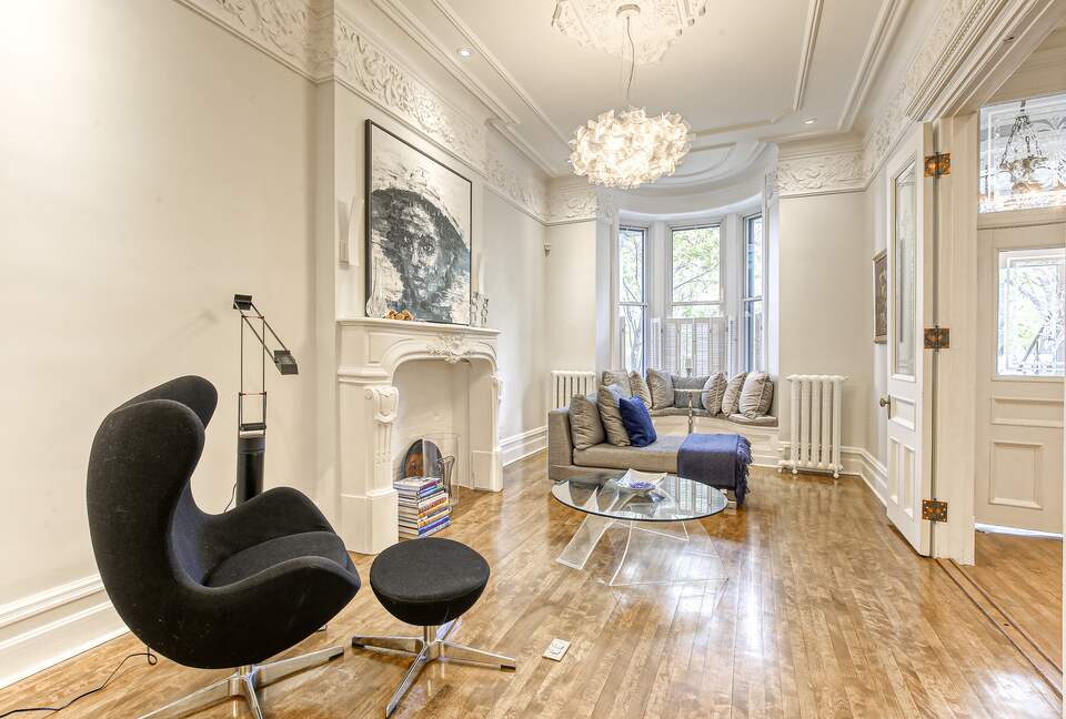 Luxurious Montreal Flat Facing Lafontaine Park - Montreal, Canada