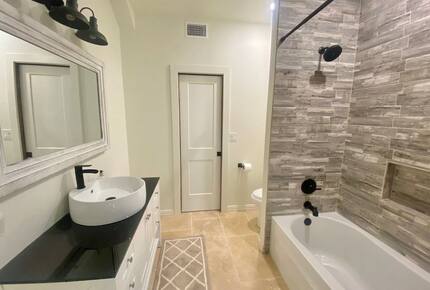 Newly renovated full bathroom downstairs in Retreat