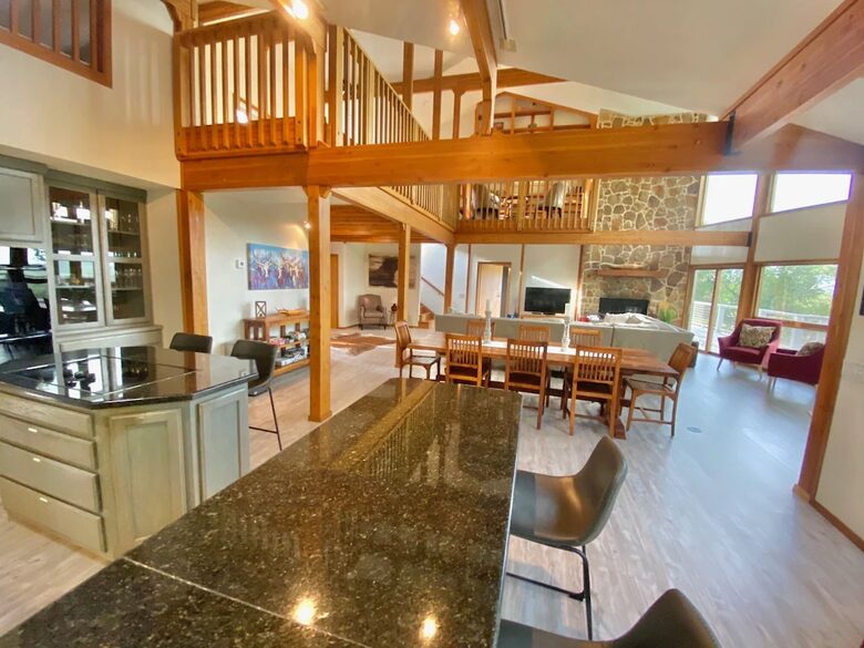 Lodge kitchen counter and breakfast bar