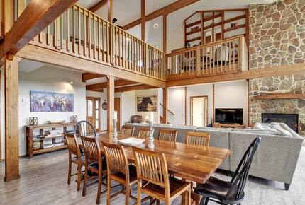 The Lodge dining room with 8 person wood table