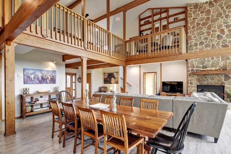 The Lodge dining room with 8 person wood table