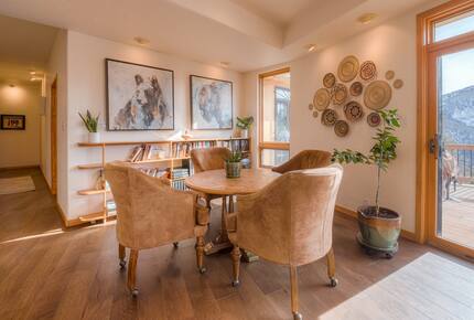 Home exchange in La Veta CO, card table with 4 seats in living room