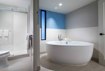 Home Exchange, Sheraton Kaua'i Resort unit, bathroom with soaking tub