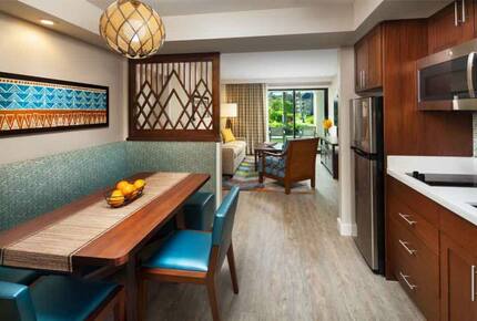Home Exchange, Sheraton Kaua'i Resort unit, dining area with booth