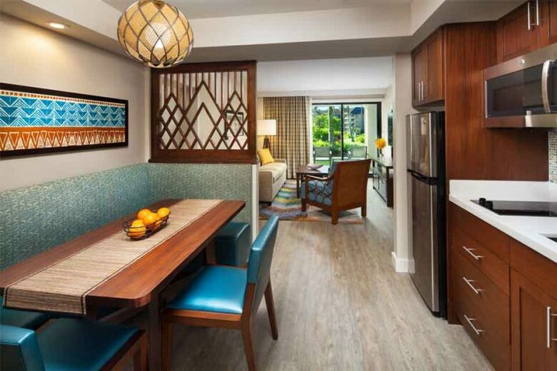 Home Exchange, Sheraton Kaua'i Resort unit, dining area with booth