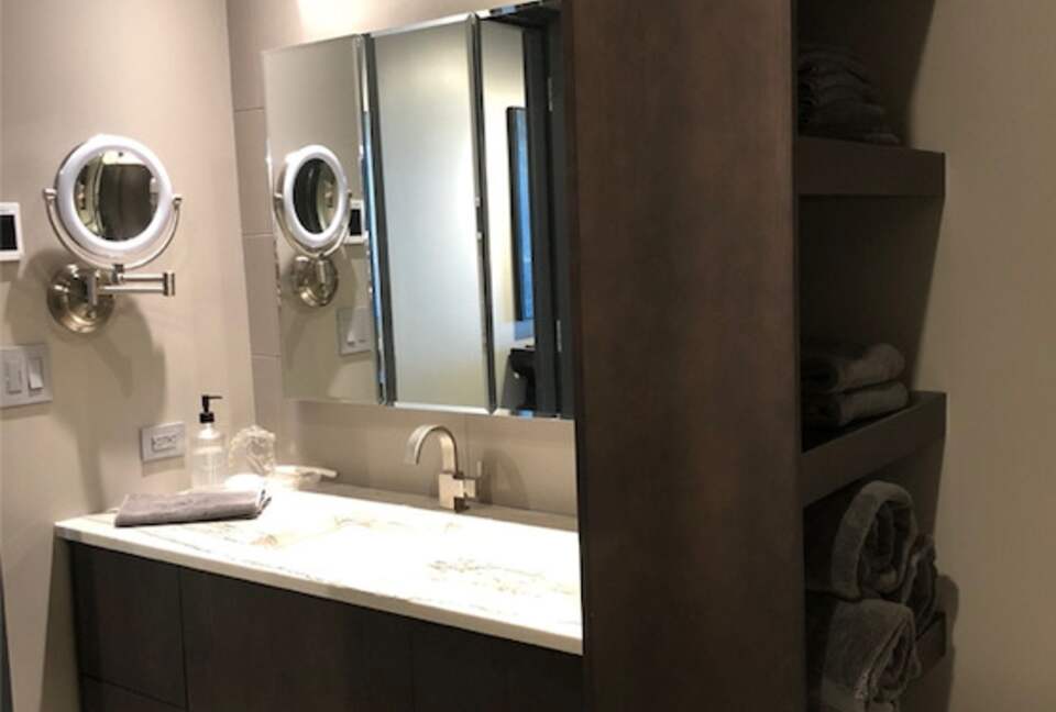 Home exchange in Portland, OR, guest bathroom