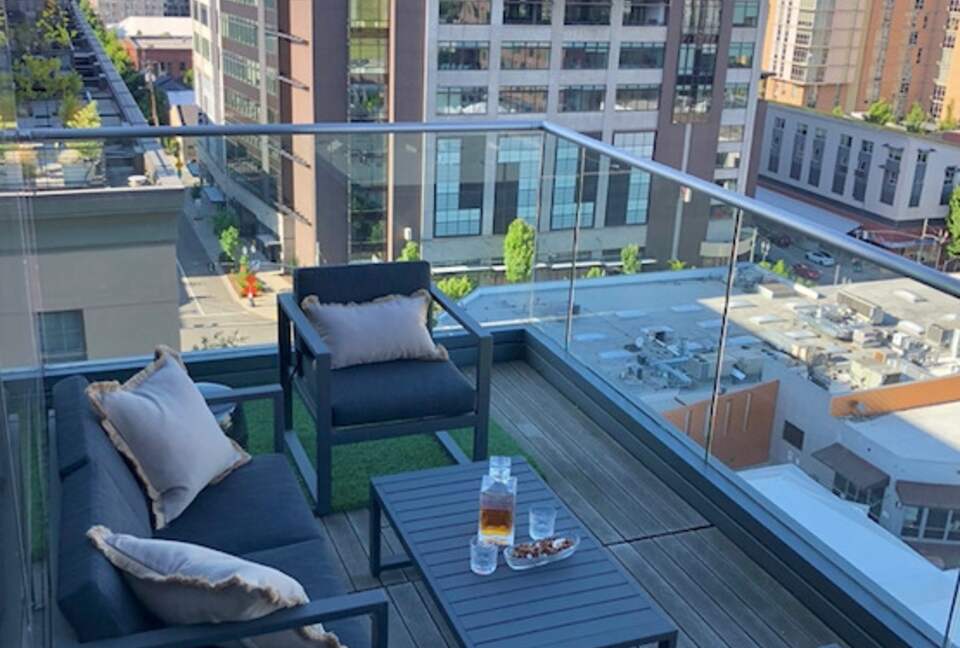 Home exchange in Portland, OR, balcony with comfortable seating