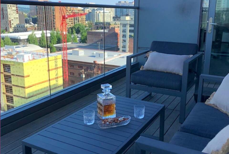 Home exchange in Portland, OR, balcony with comfortable seating