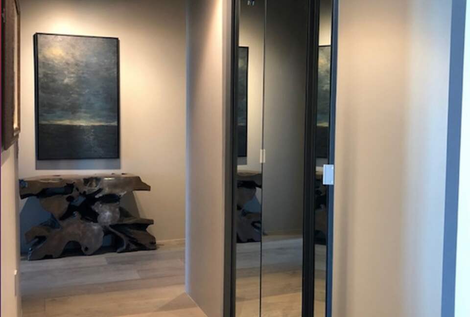 Home exchange in Portland, OR, entryway hallway