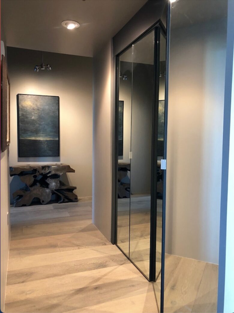 Home exchange in Portland, OR, entryway hallway