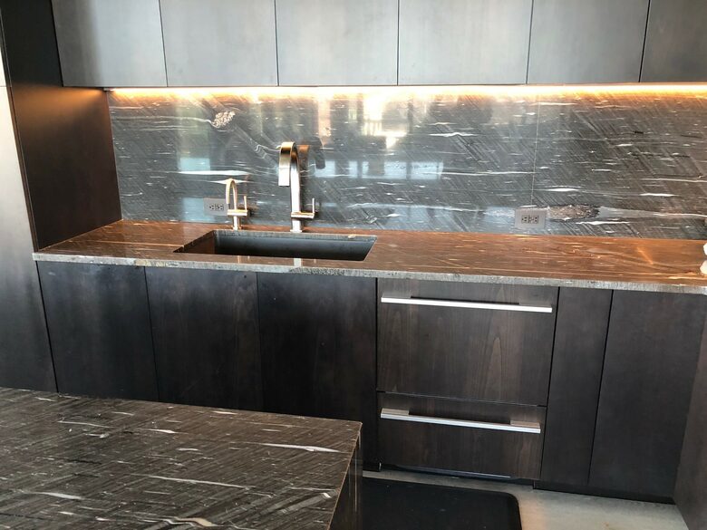 Home exchange in Portland, OR, kitchen with stone countertops