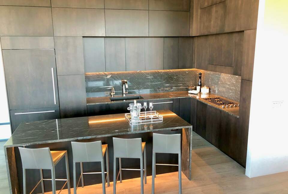 Home exchange in Portland, OR, kitchen with stone countertop bar for 4